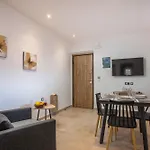 M&E Apartments New